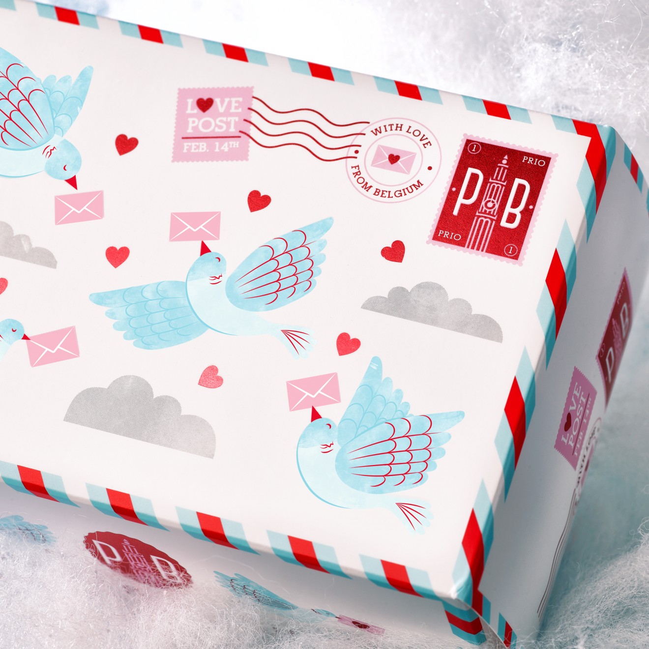 Quatre Mains package design - mail, birds, hearts, packaging