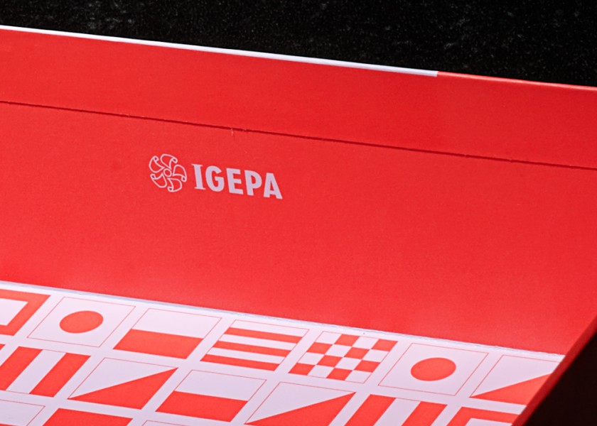 Quatre Mains package design - Package design igepa, lightbox, paper, quatre mains